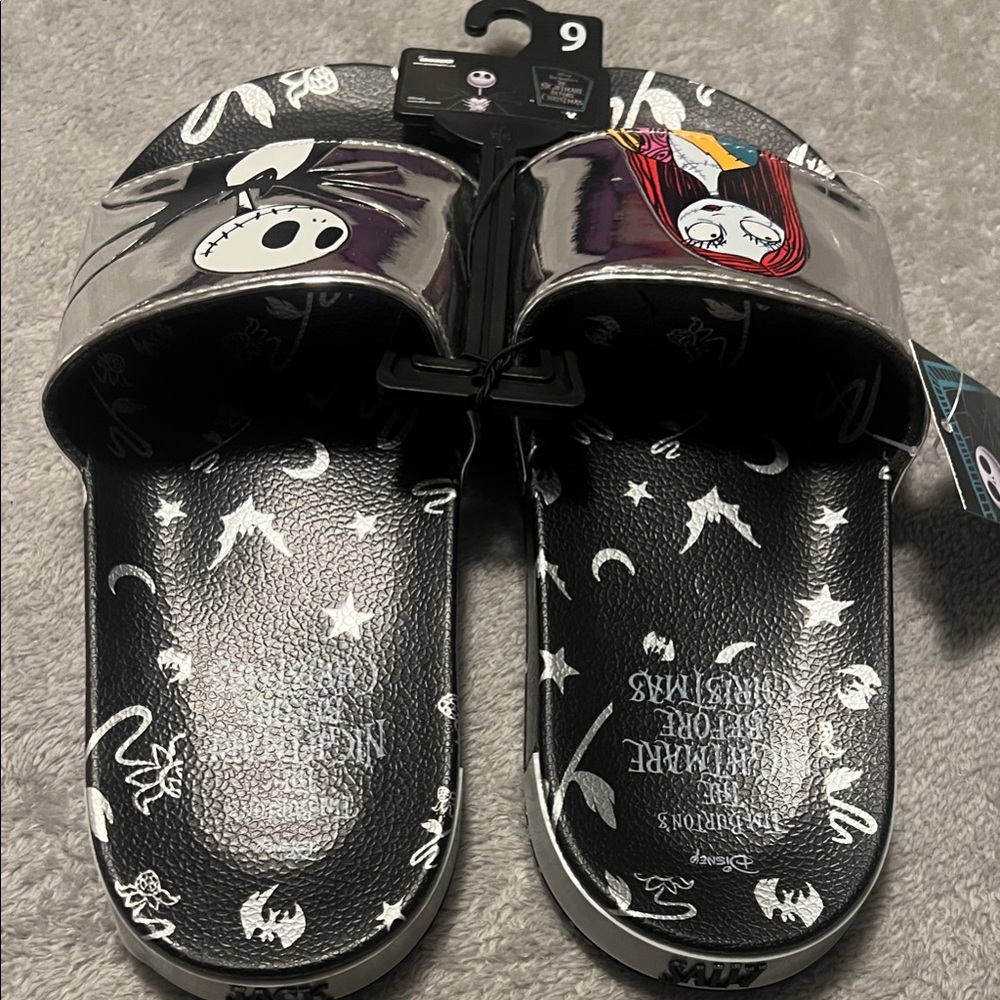 Disney woman Character Slippers - Black and White